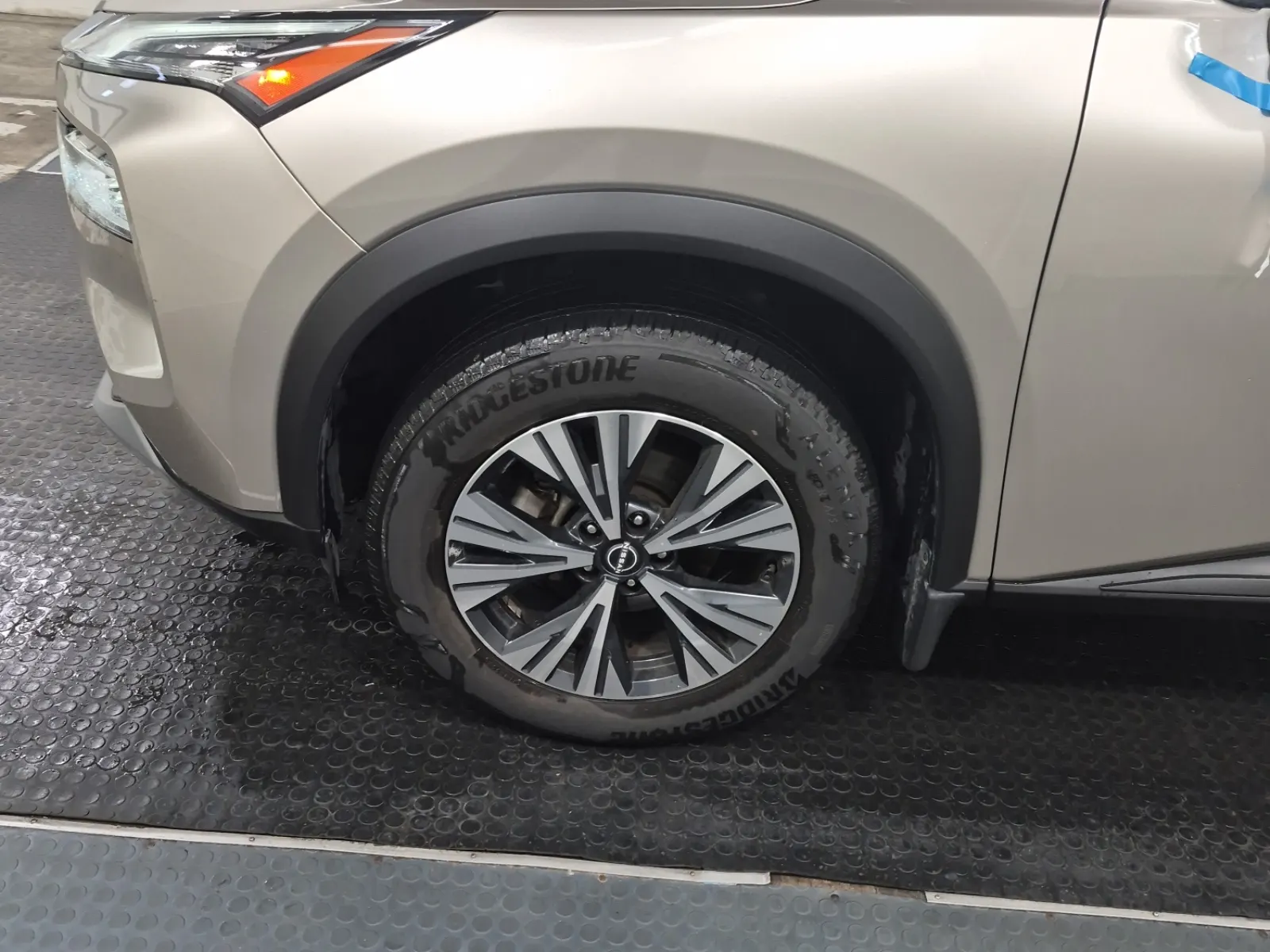 Front driver wheel/tire photo