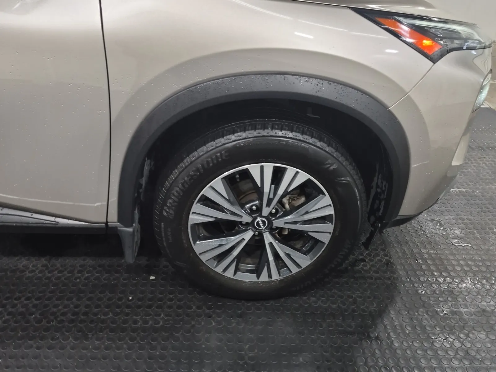 Right Front Wheel/Tire Photo