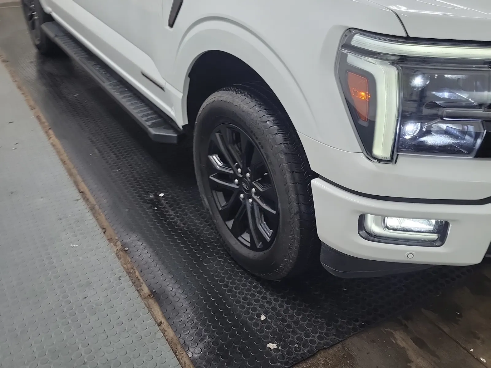 Right Front Wheel/Tire Photo