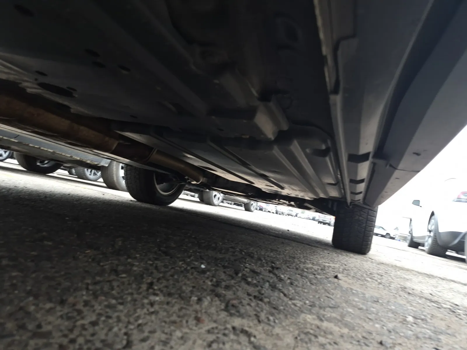 Undercarriage - Passenger Photo