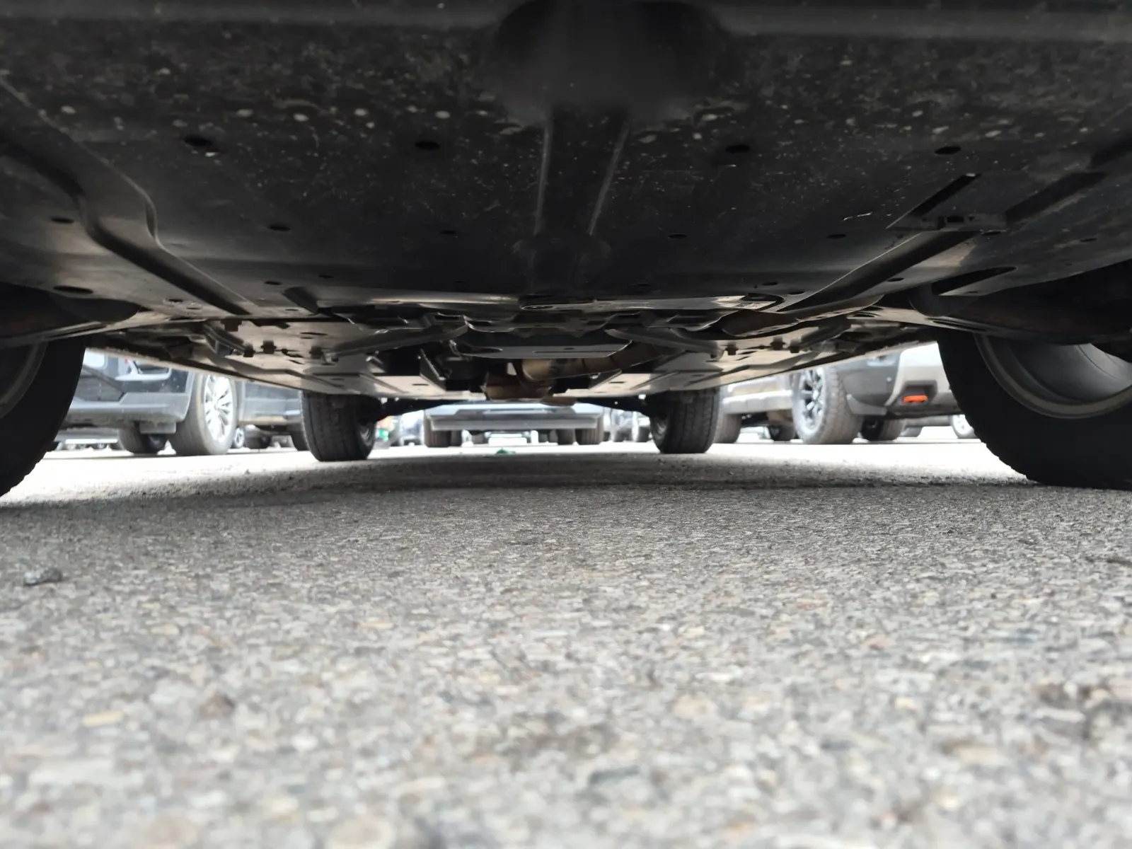 Undercarriage - Front Photo