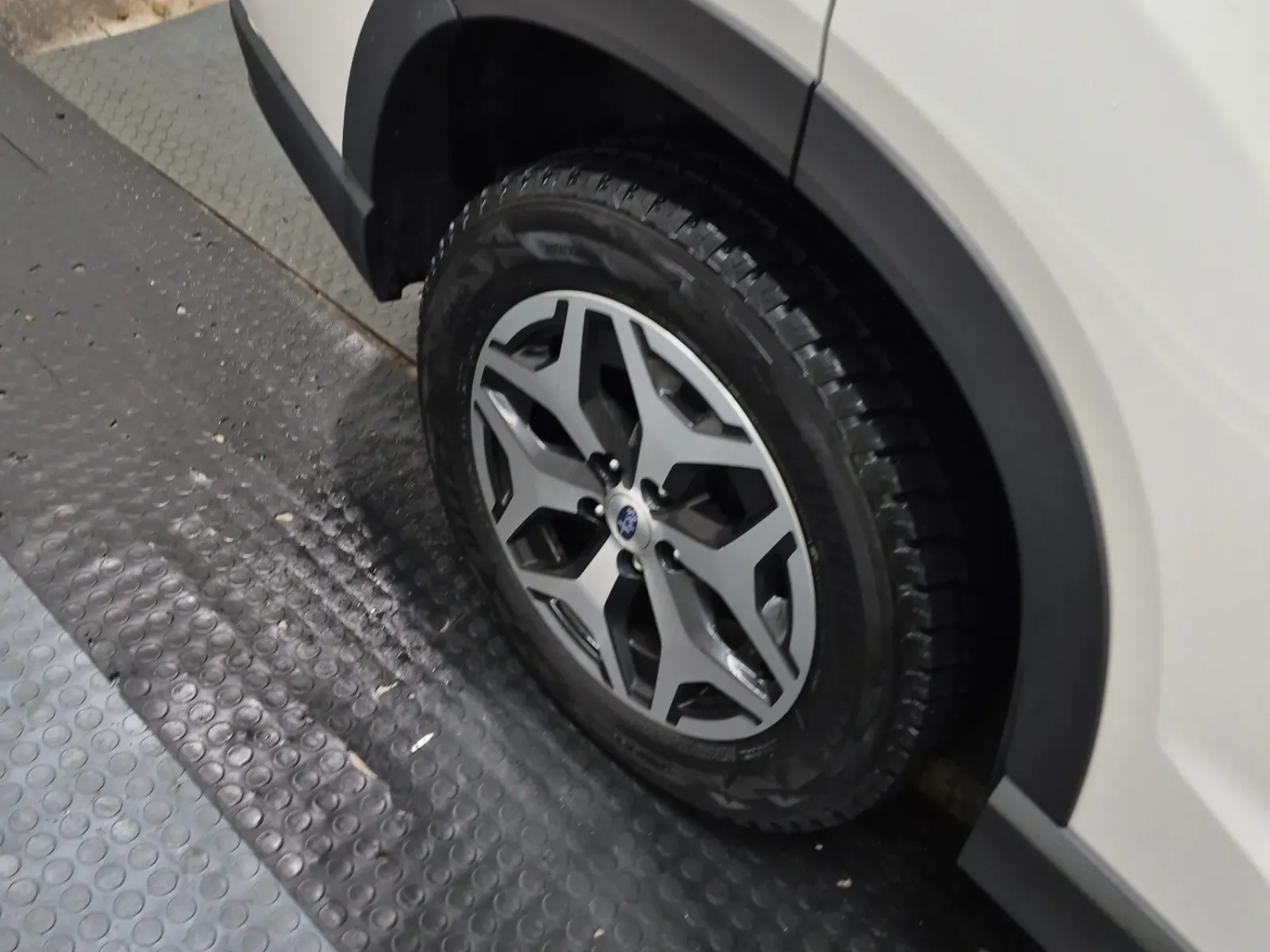 Right Rear Wheel/Tire Photo