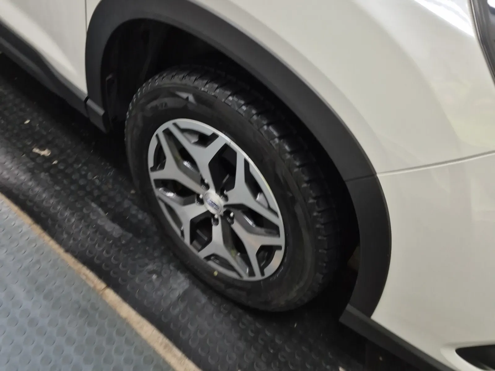Right Front Wheel/Tire Photo