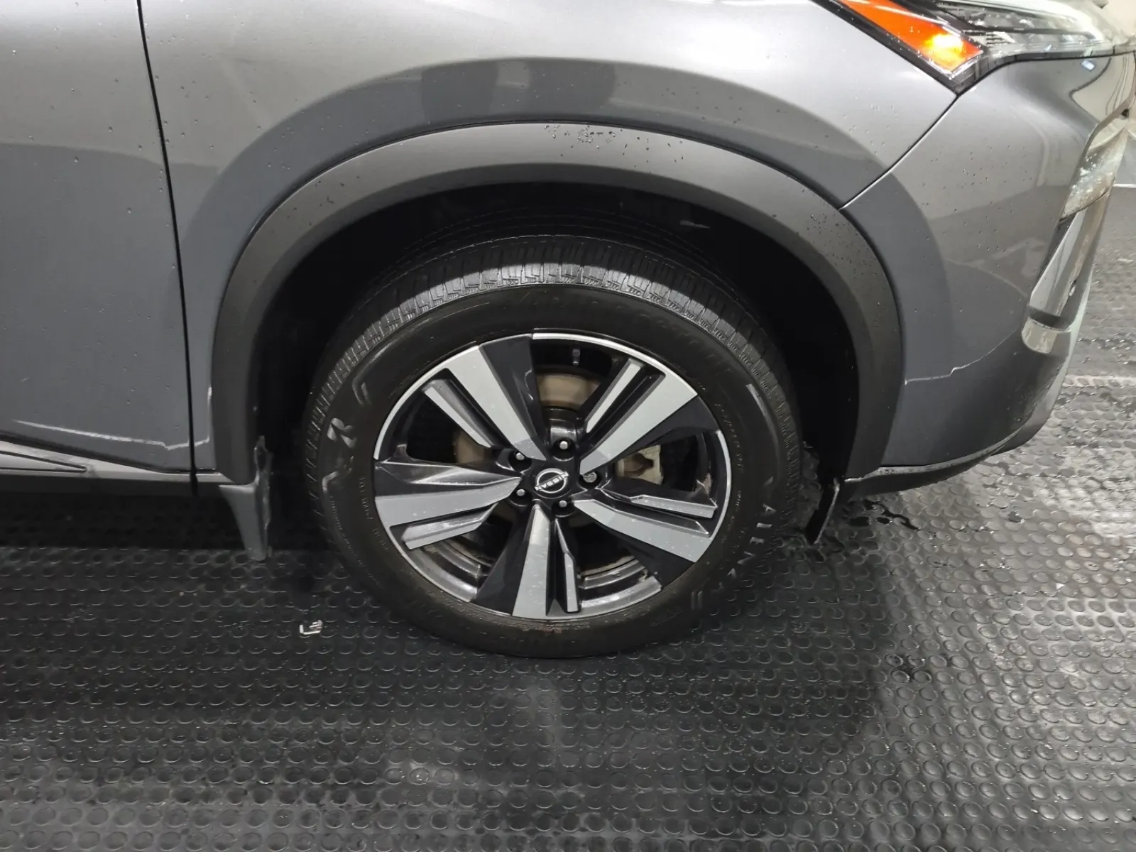 Right Front Wheel/Tire Photo