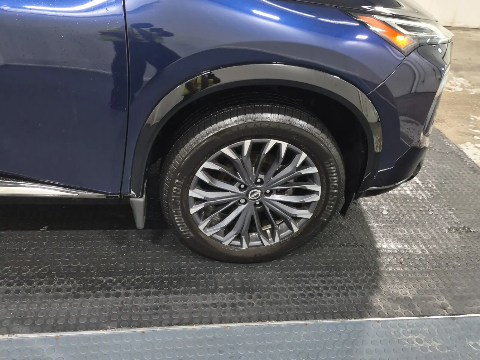 Right Front Wheel/Tire Photo