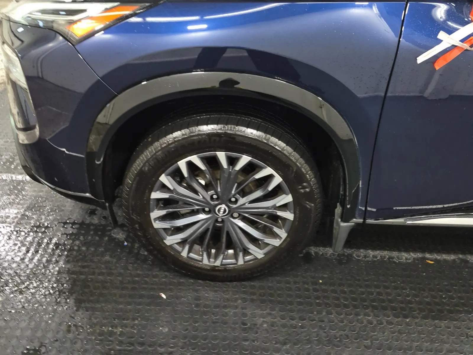 Front driver wheel/tire photo