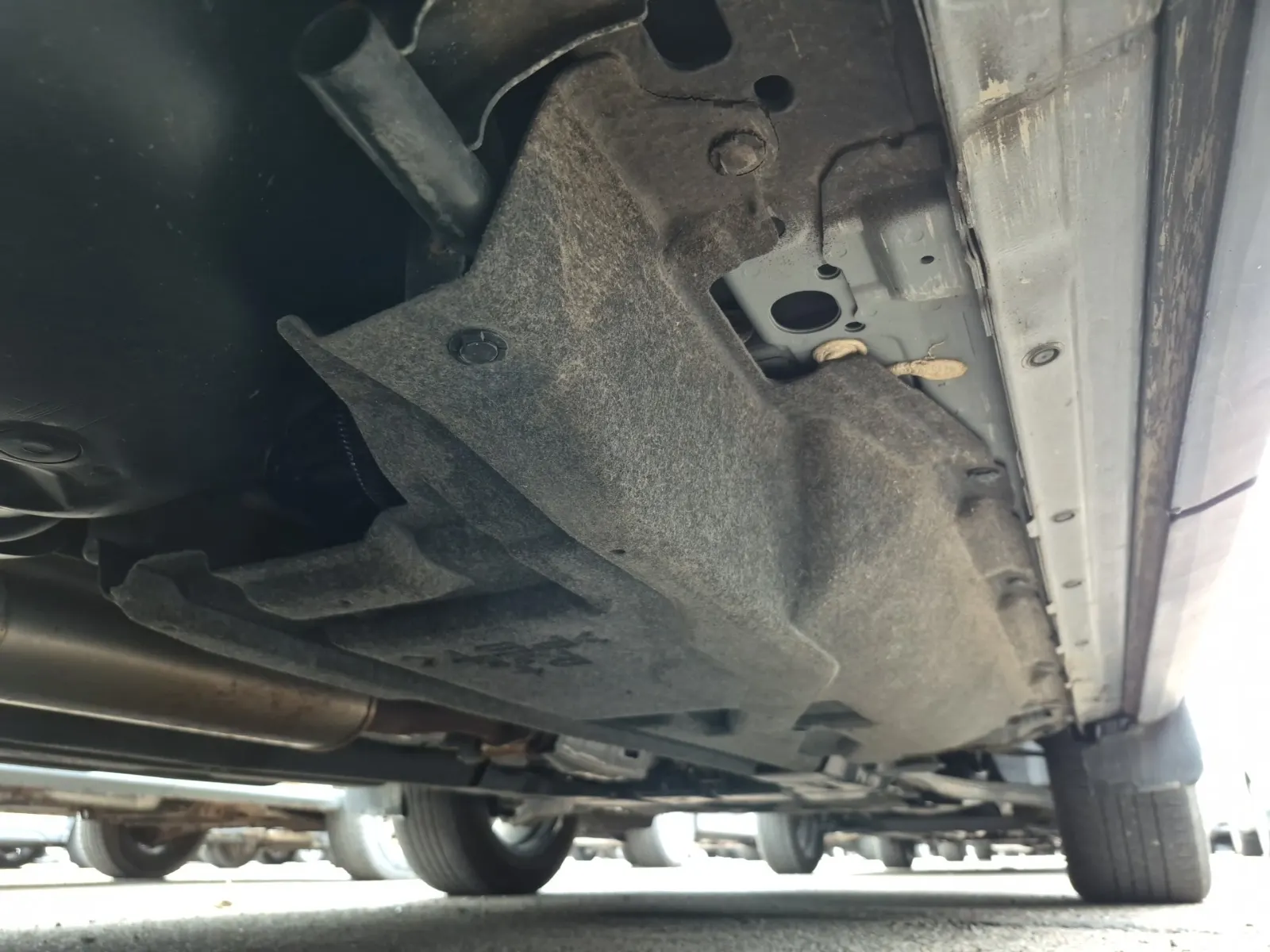 Undercarriage - Passenger Photo