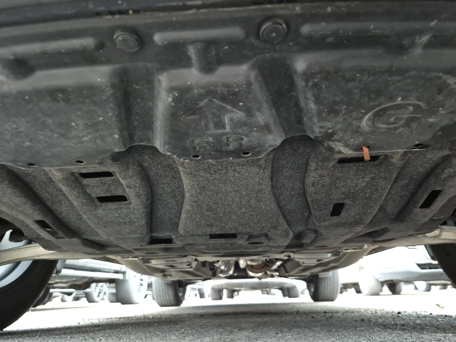 Undercarriage - Front Photo