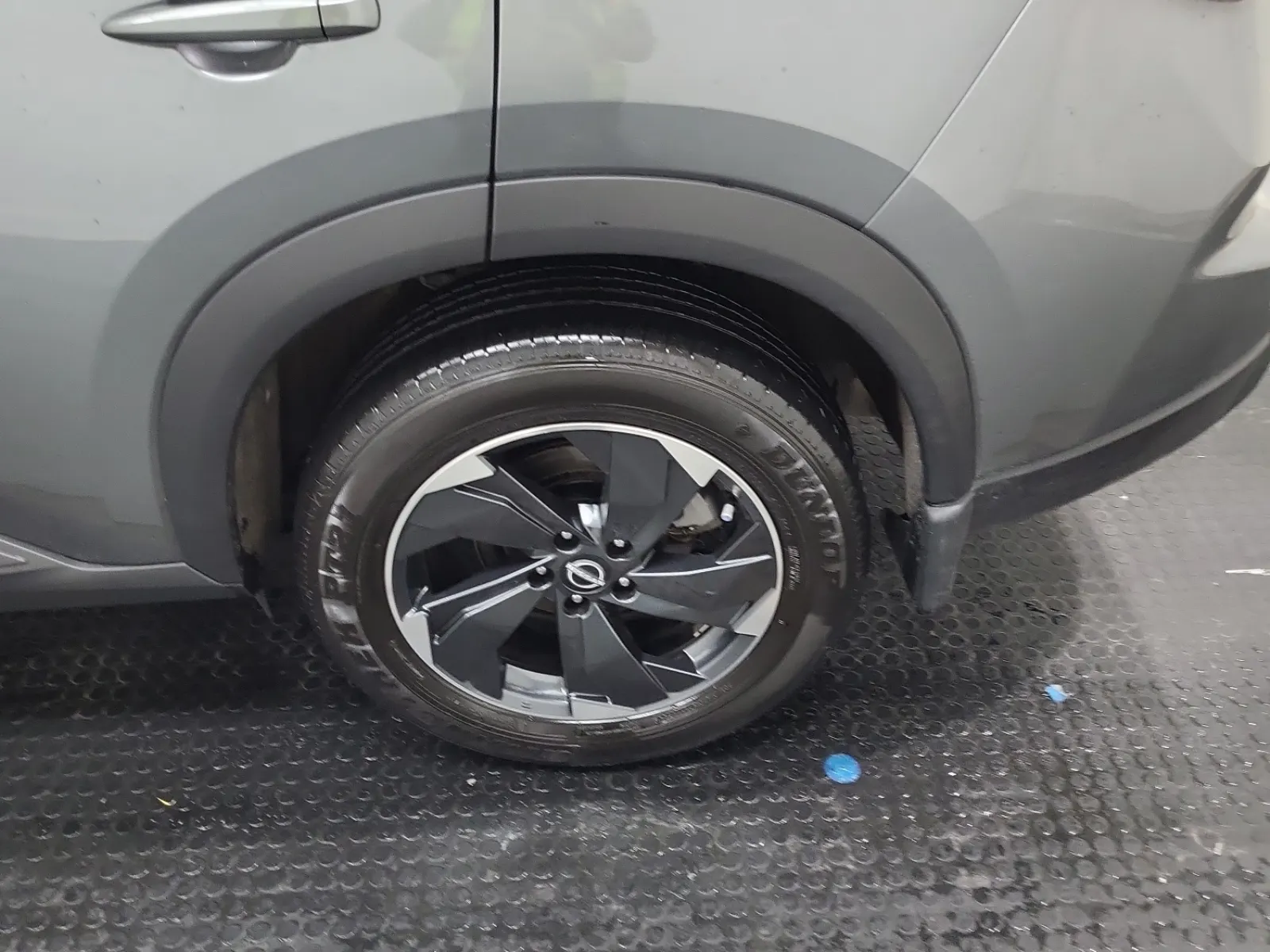Left Rear Wheel/Tire Photo