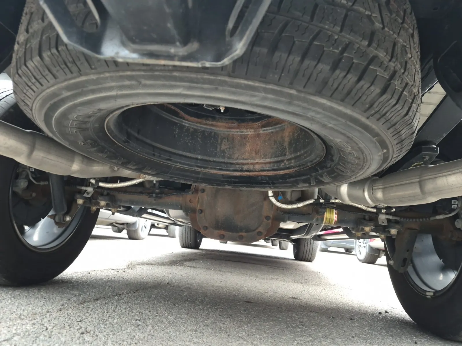 Undercarriage - Rear Photo