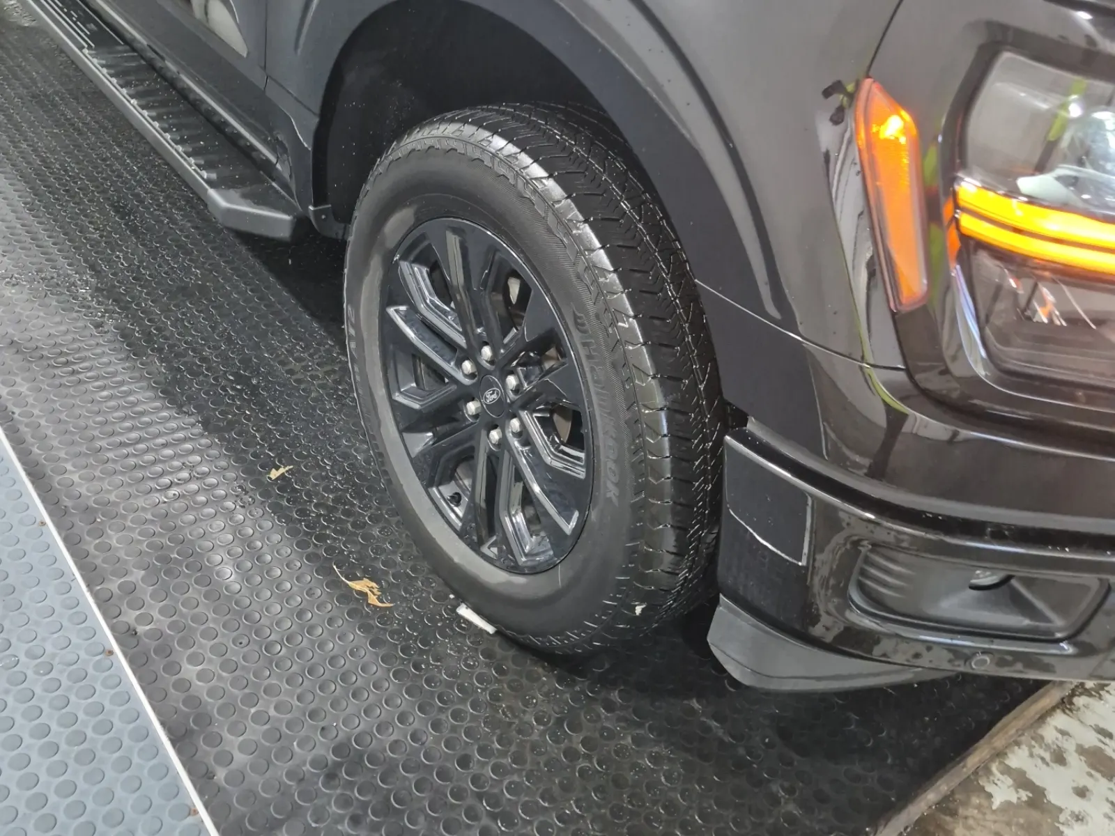 Right Front Wheel/Tire Photo