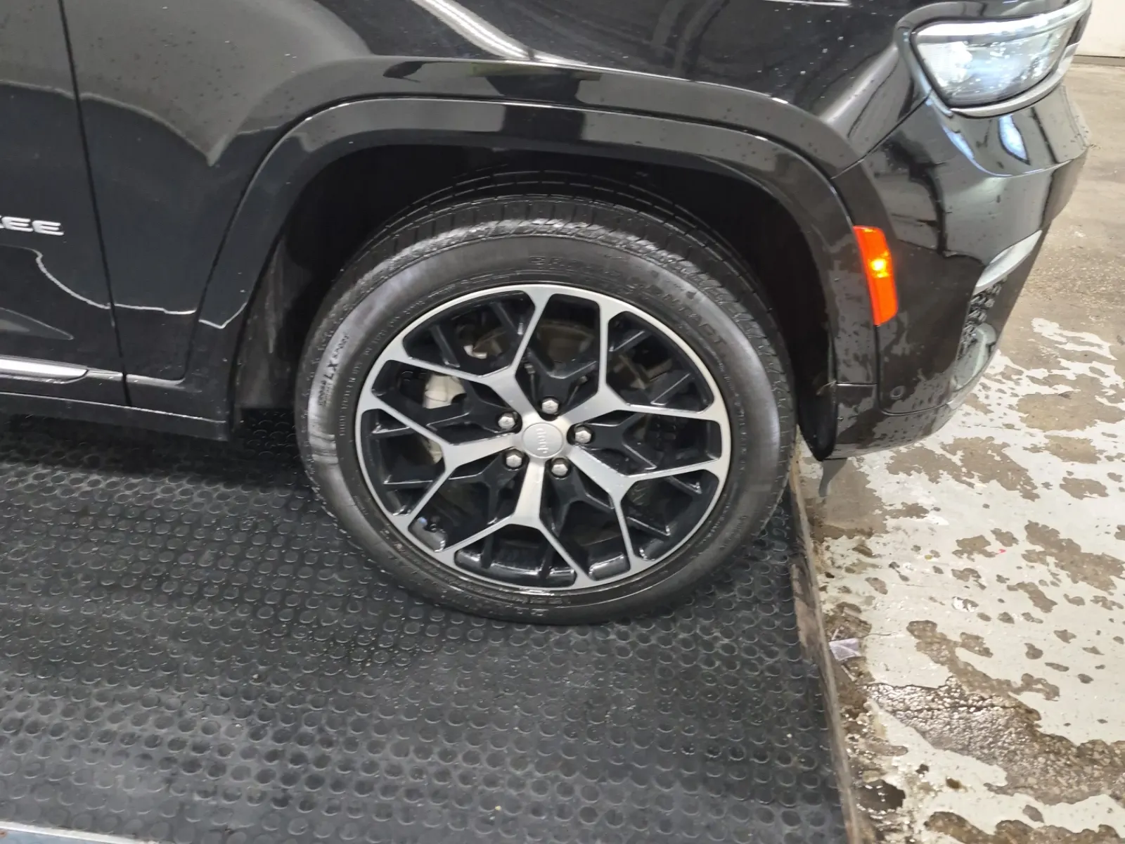 Right Front Wheel/Tire Photo