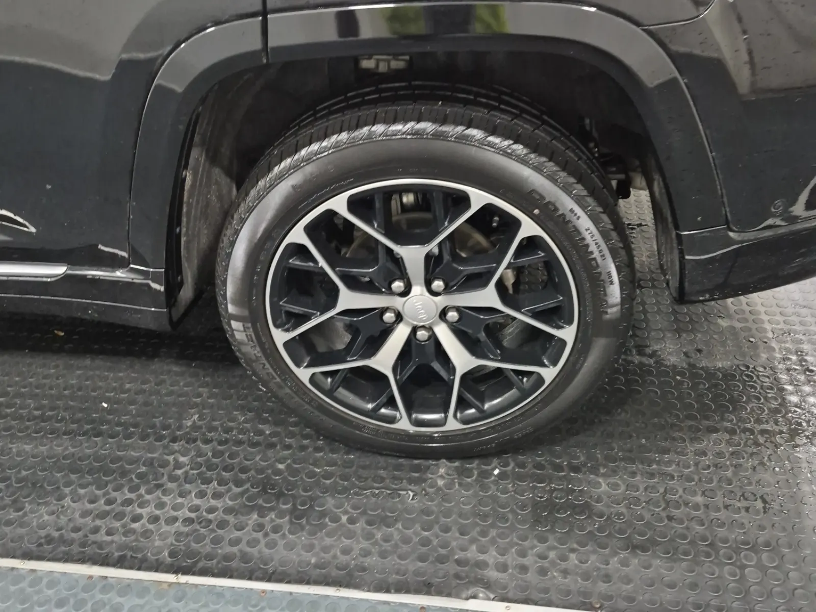 Left Rear Wheel/Tire Photo