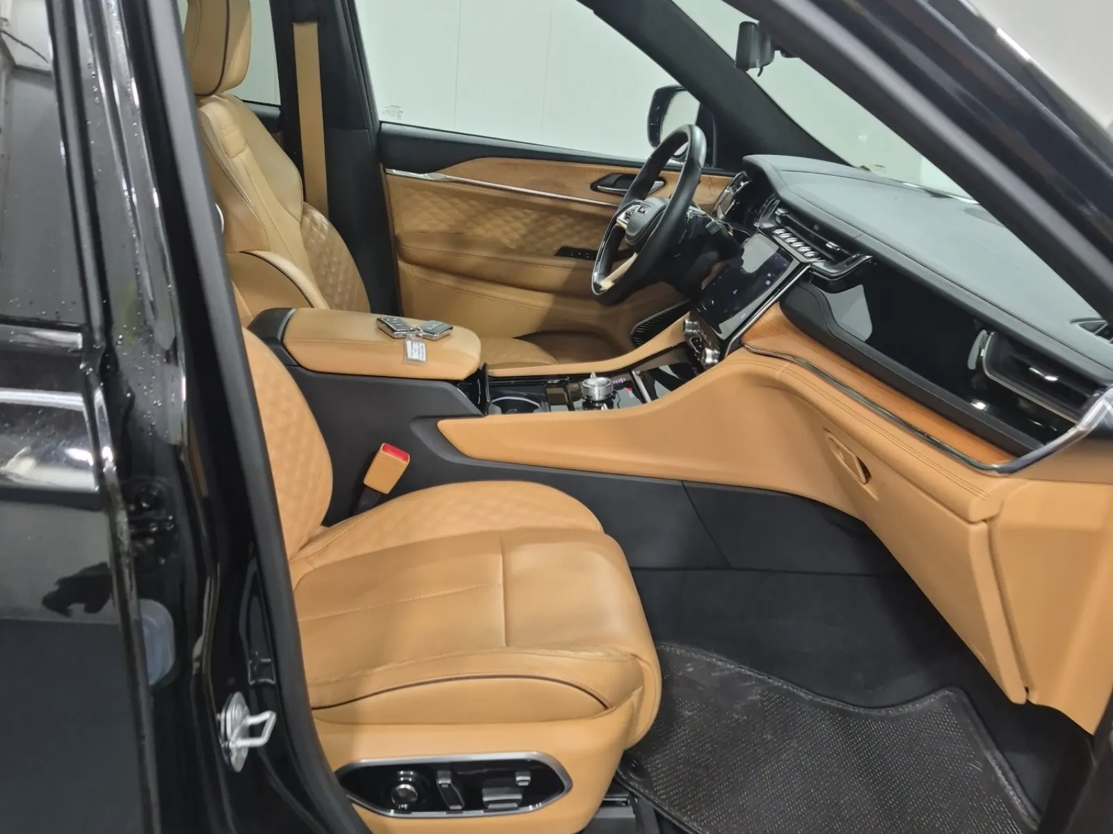 Right Side Interior Photo
