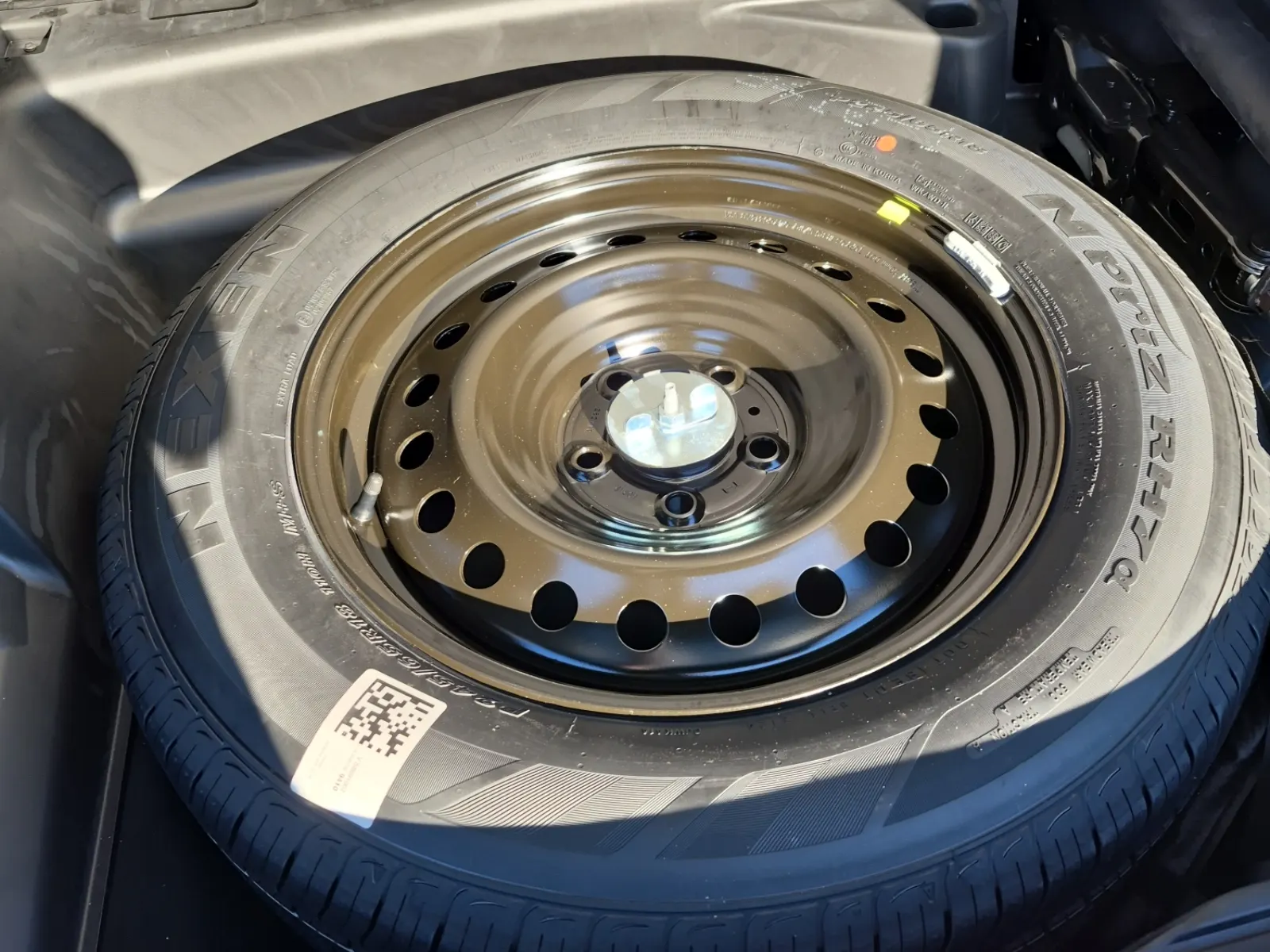 Spare Tire & Wheel Photo