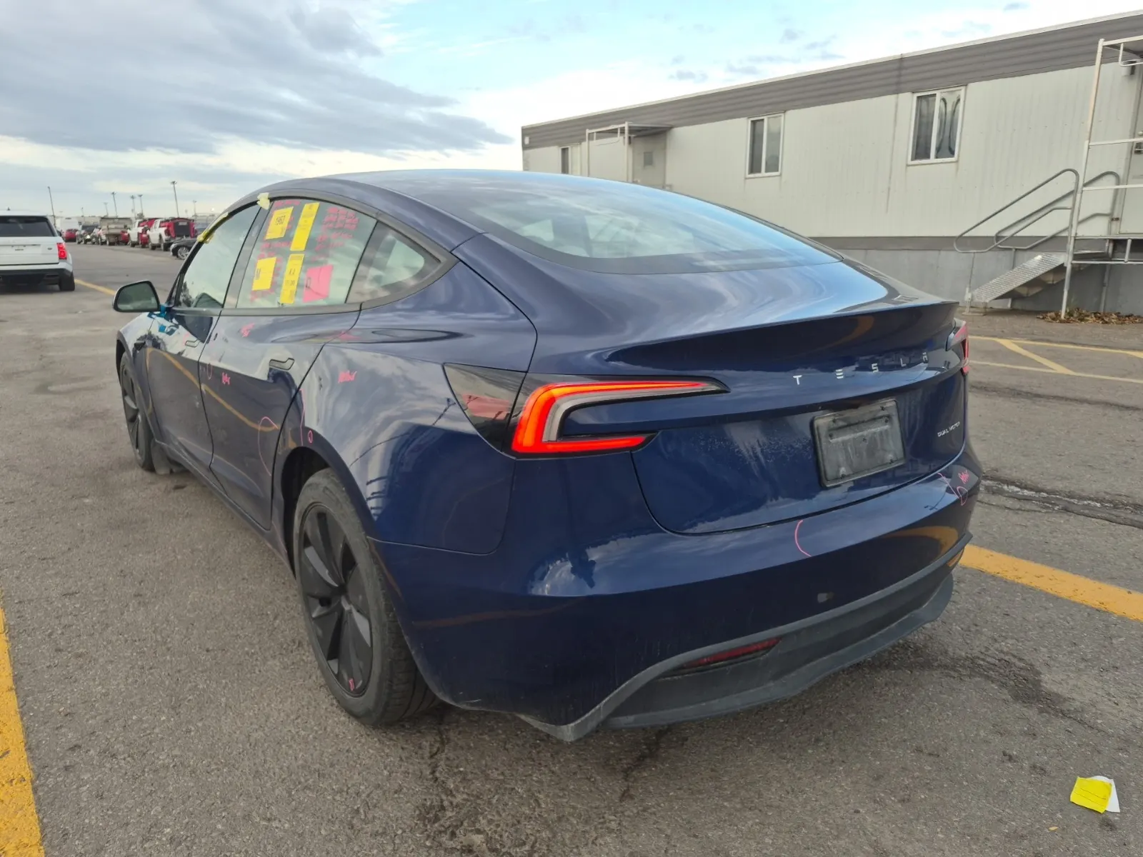 Driver Rear 3/4 Photo