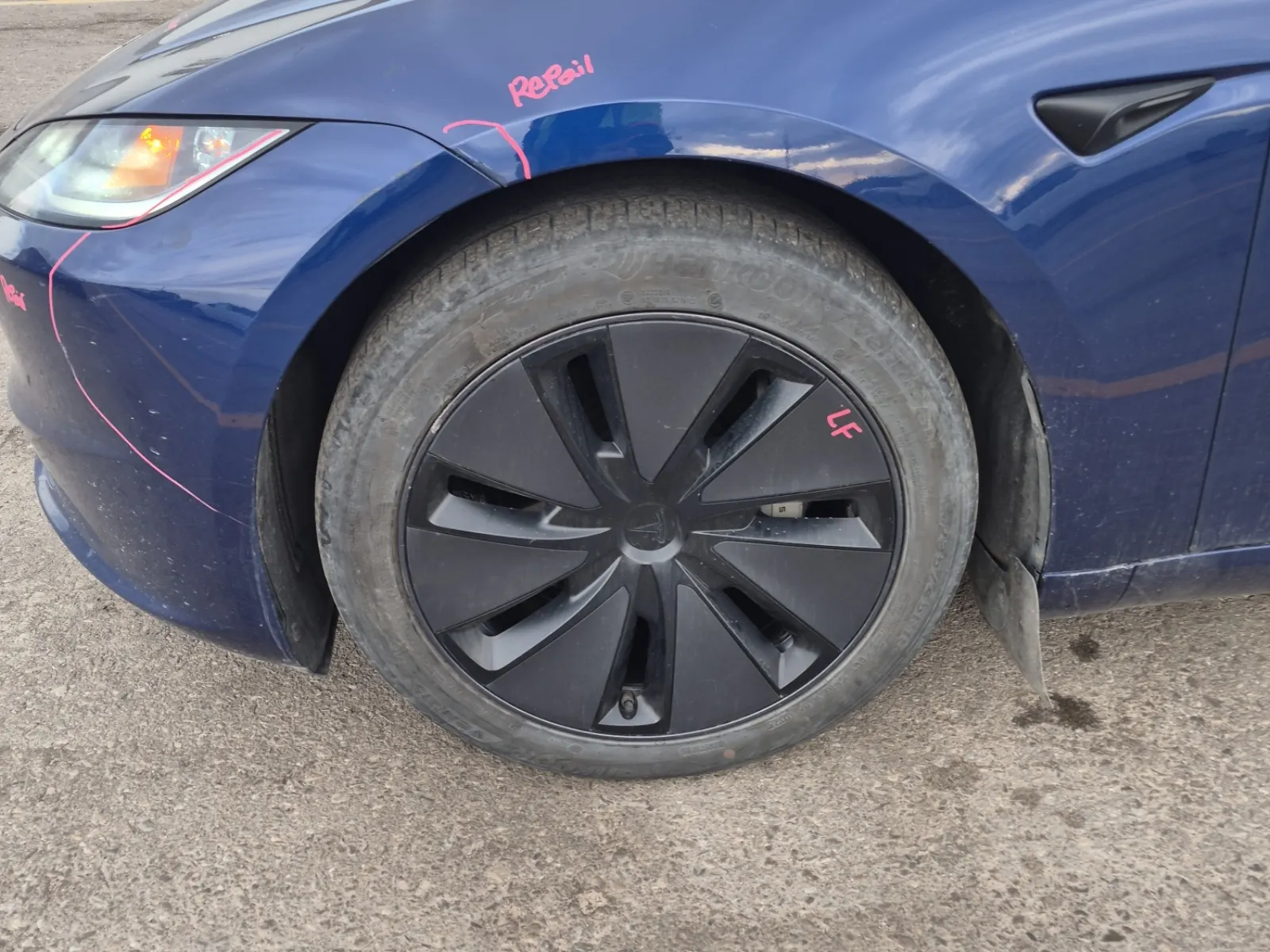 Front driver wheel/tire photo