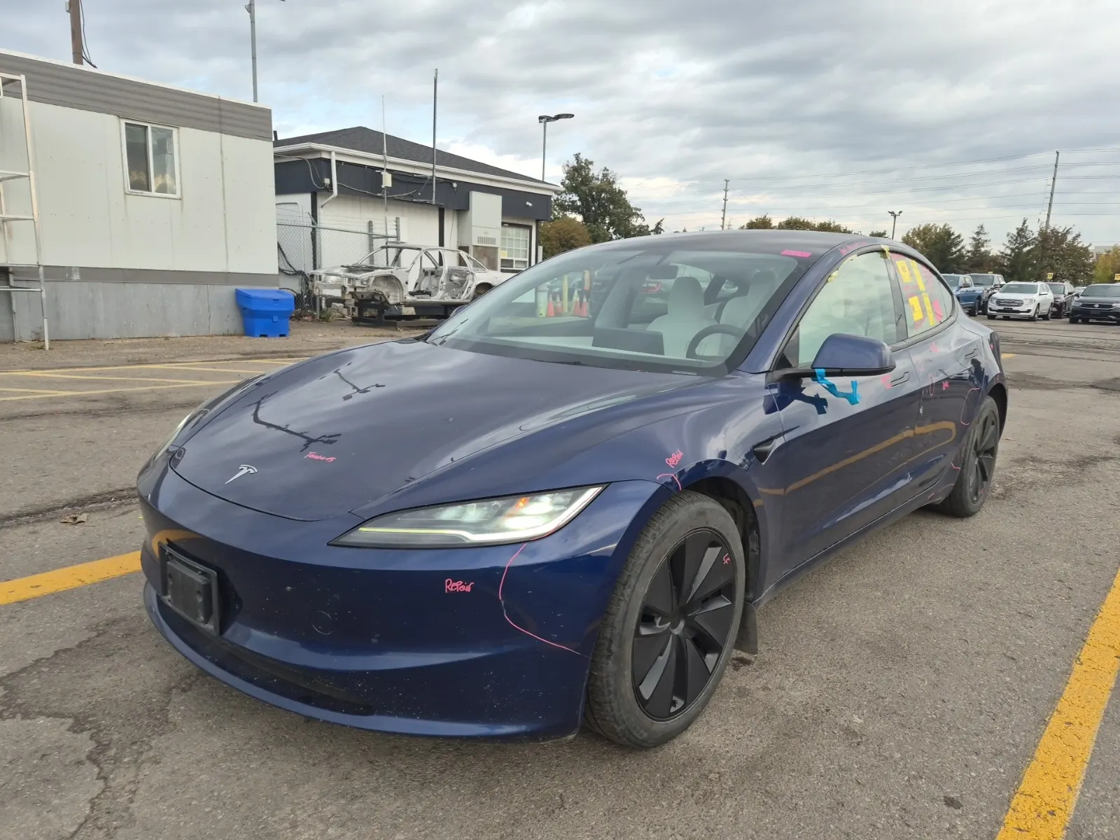 Front driver 3/4 photo
