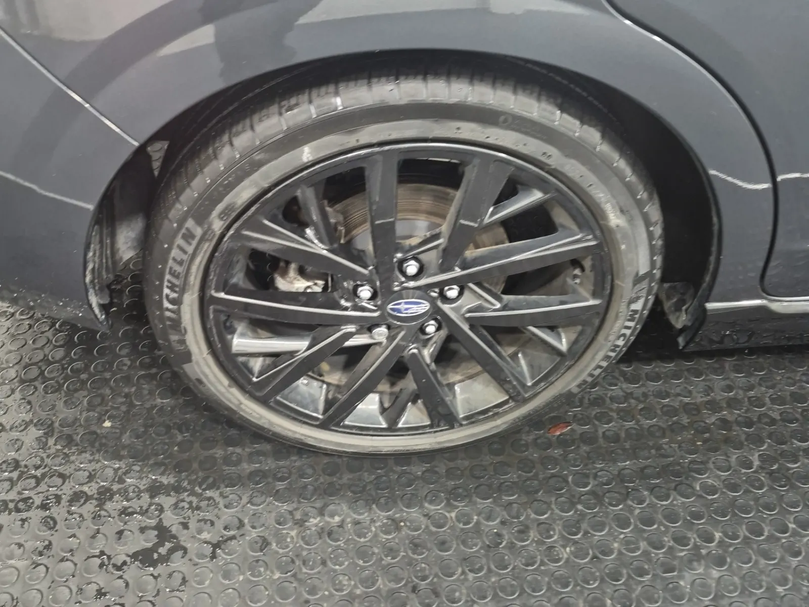 Right Rear Wheel/Tire Photo