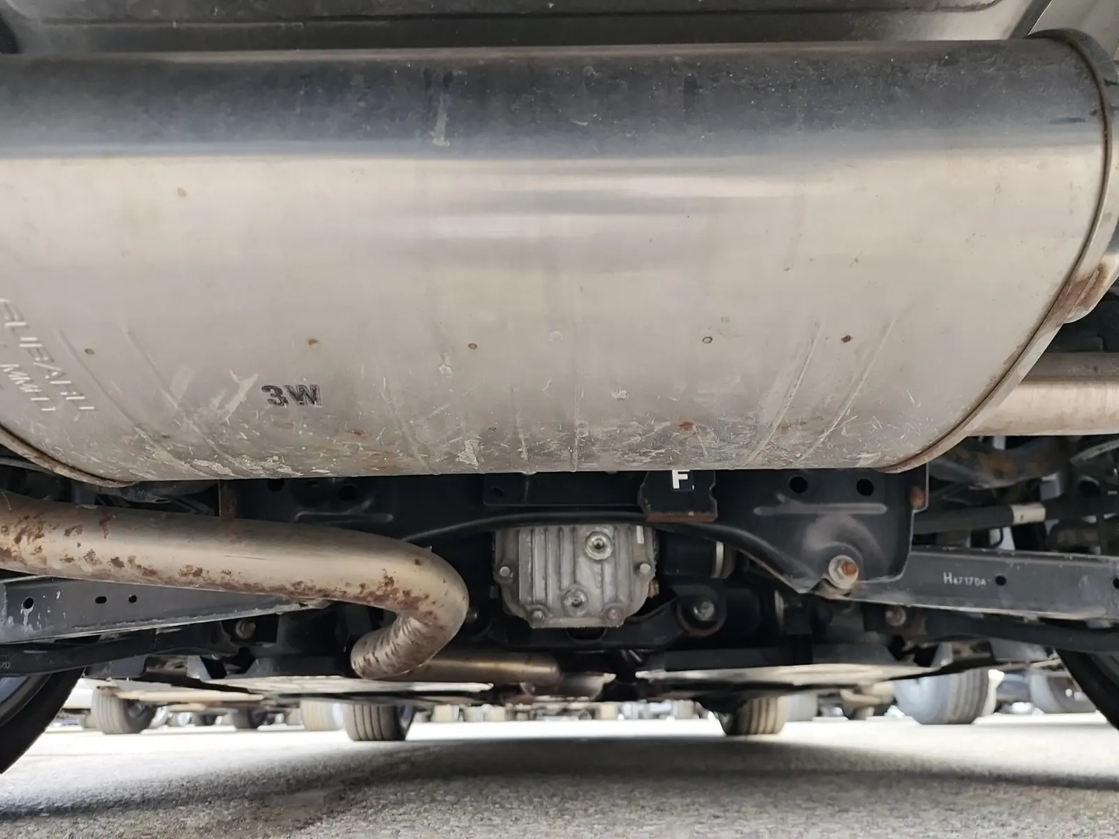 Undercarriage - Rear Photo