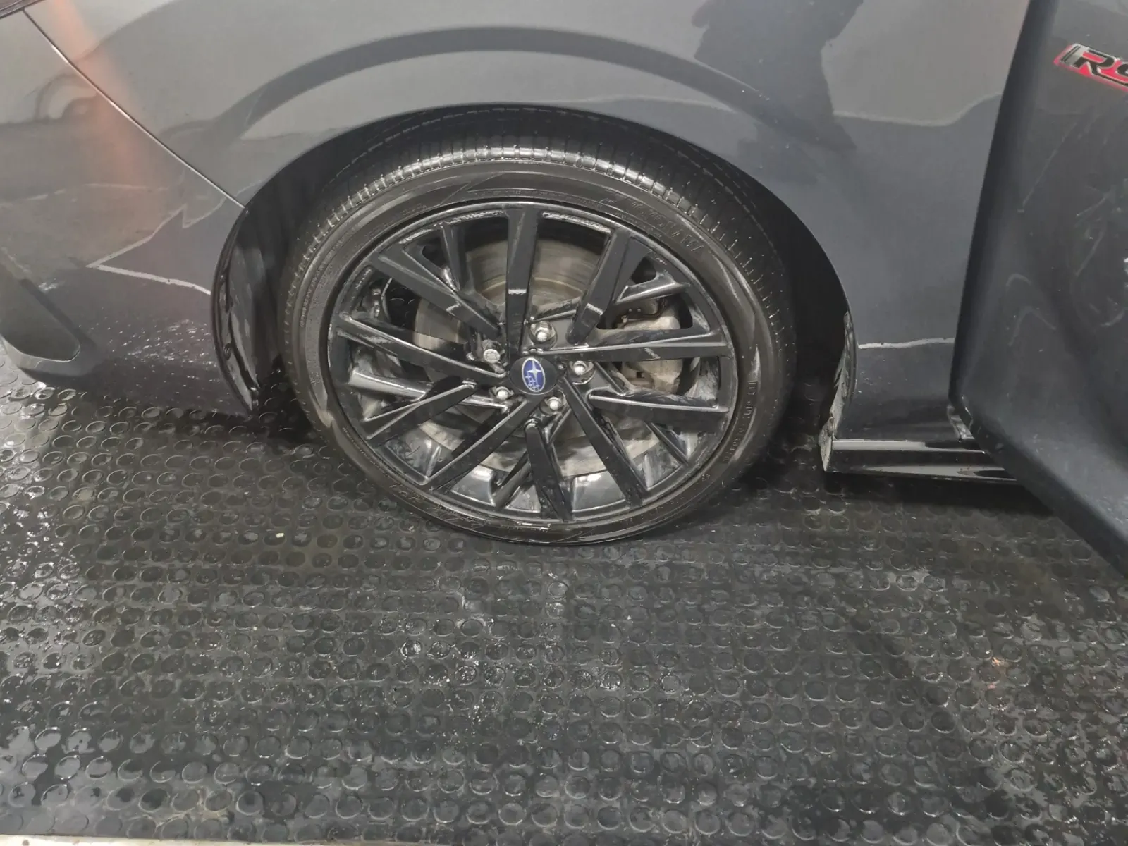 Front driver wheel/tire photo