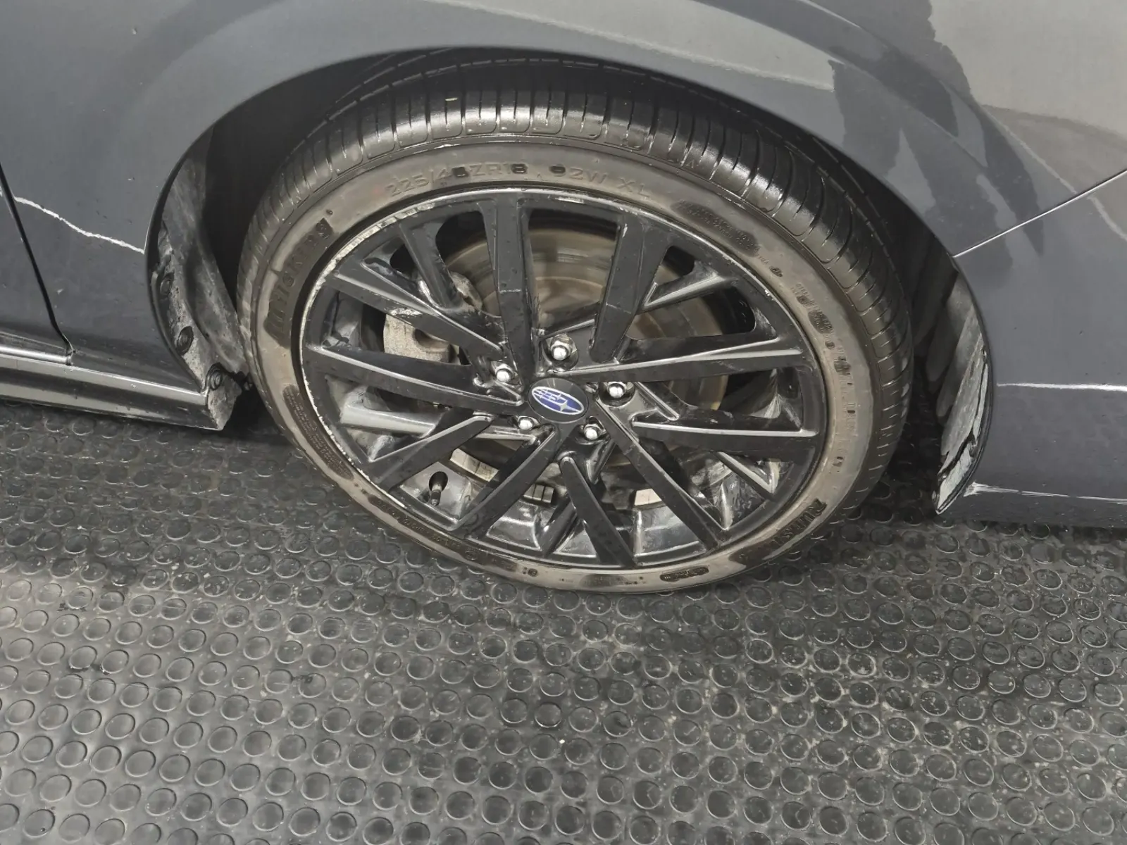 Right Front Wheel/Tire Photo
