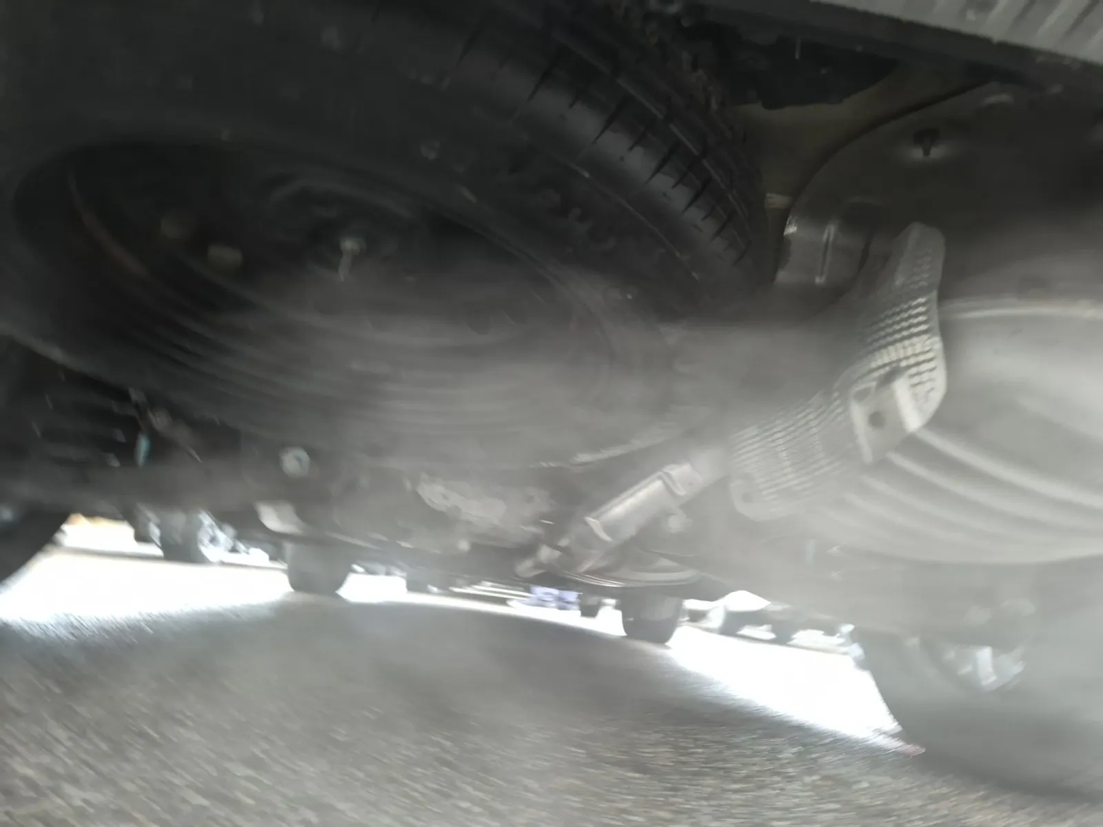 Undercarriage - Rear Photo