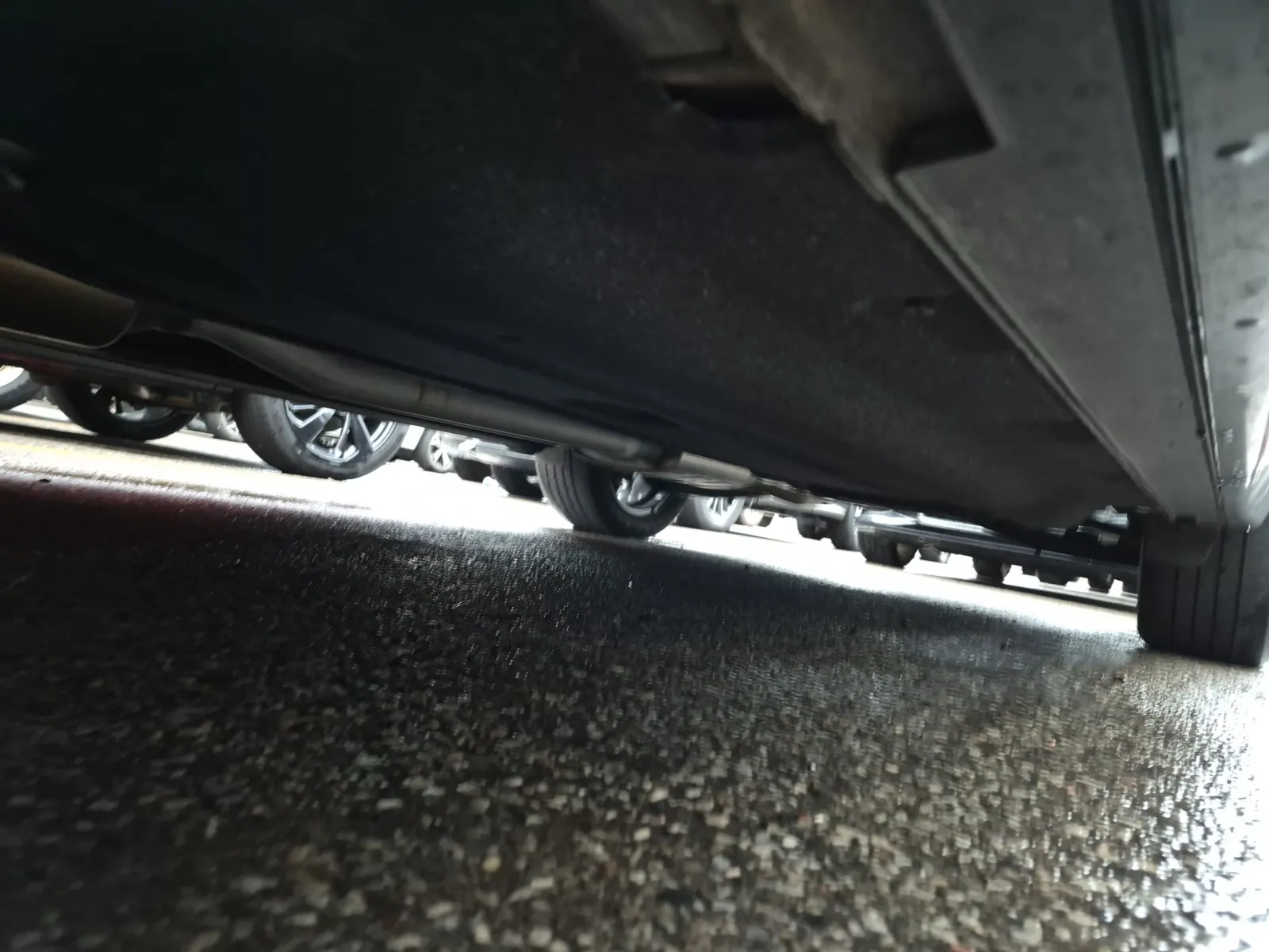 Undercarriage - Driver Photo