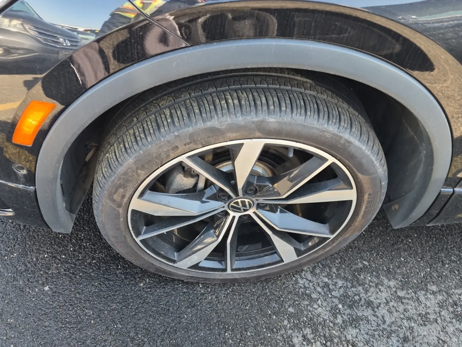 Front driver wheel/tire photo