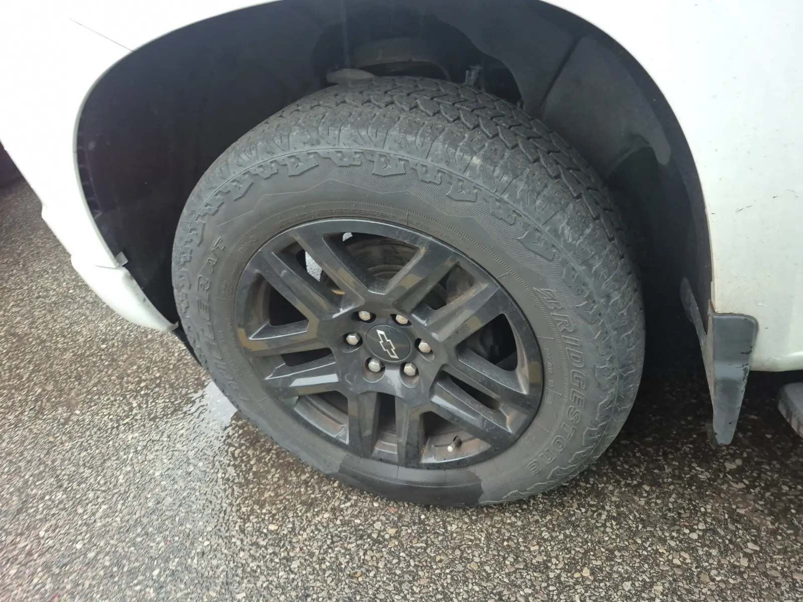 Front driver wheel/tire photo