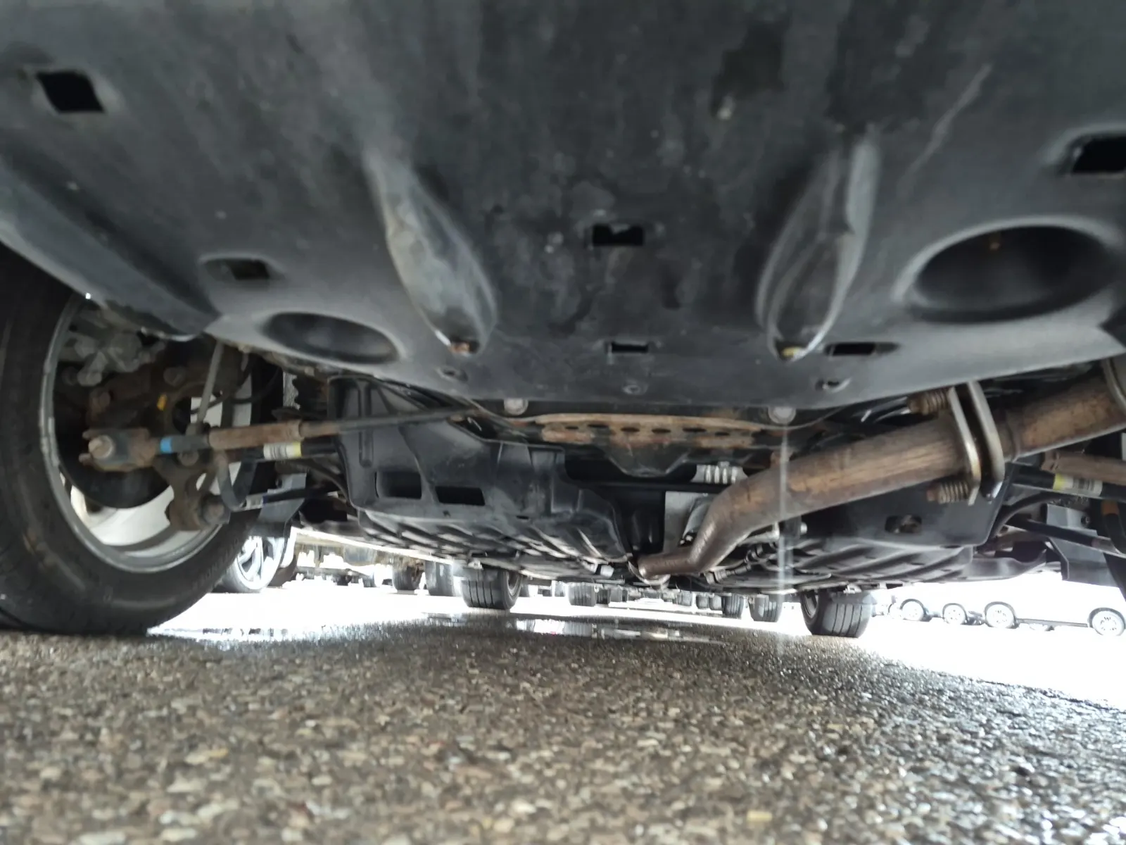 Undercarriage - Rear Photo