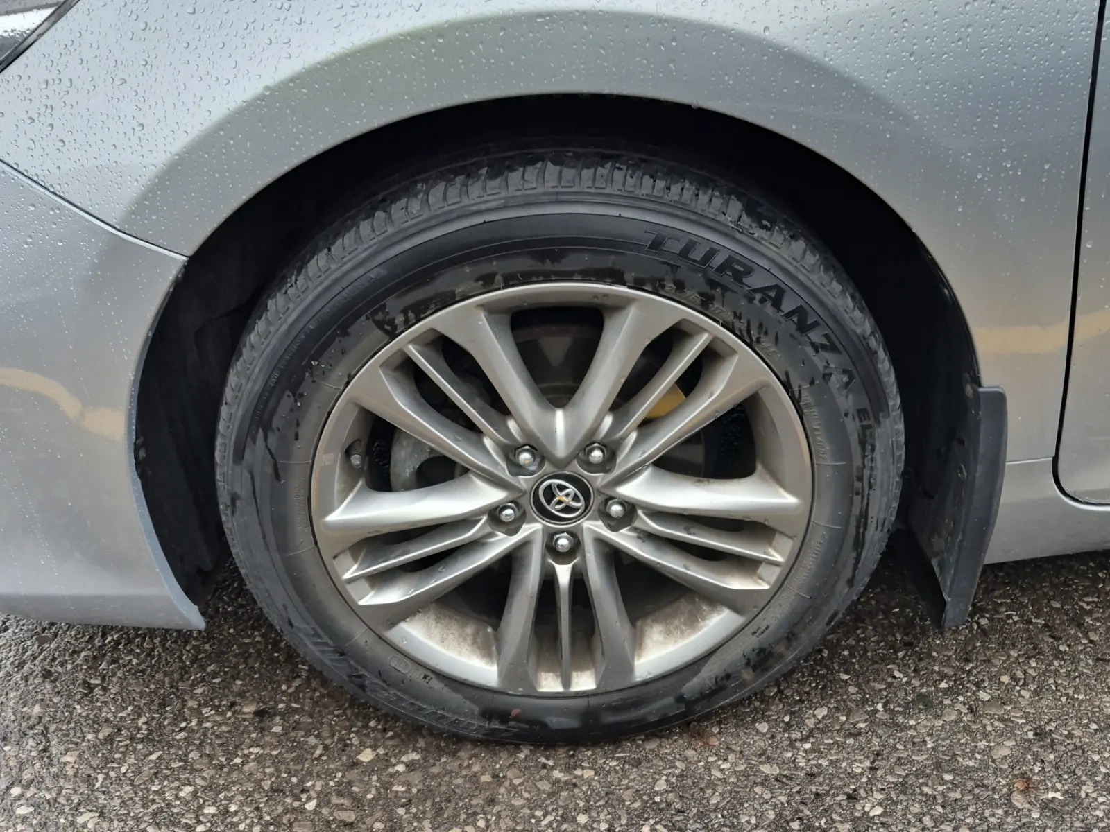 Front driver wheel/tire photo
