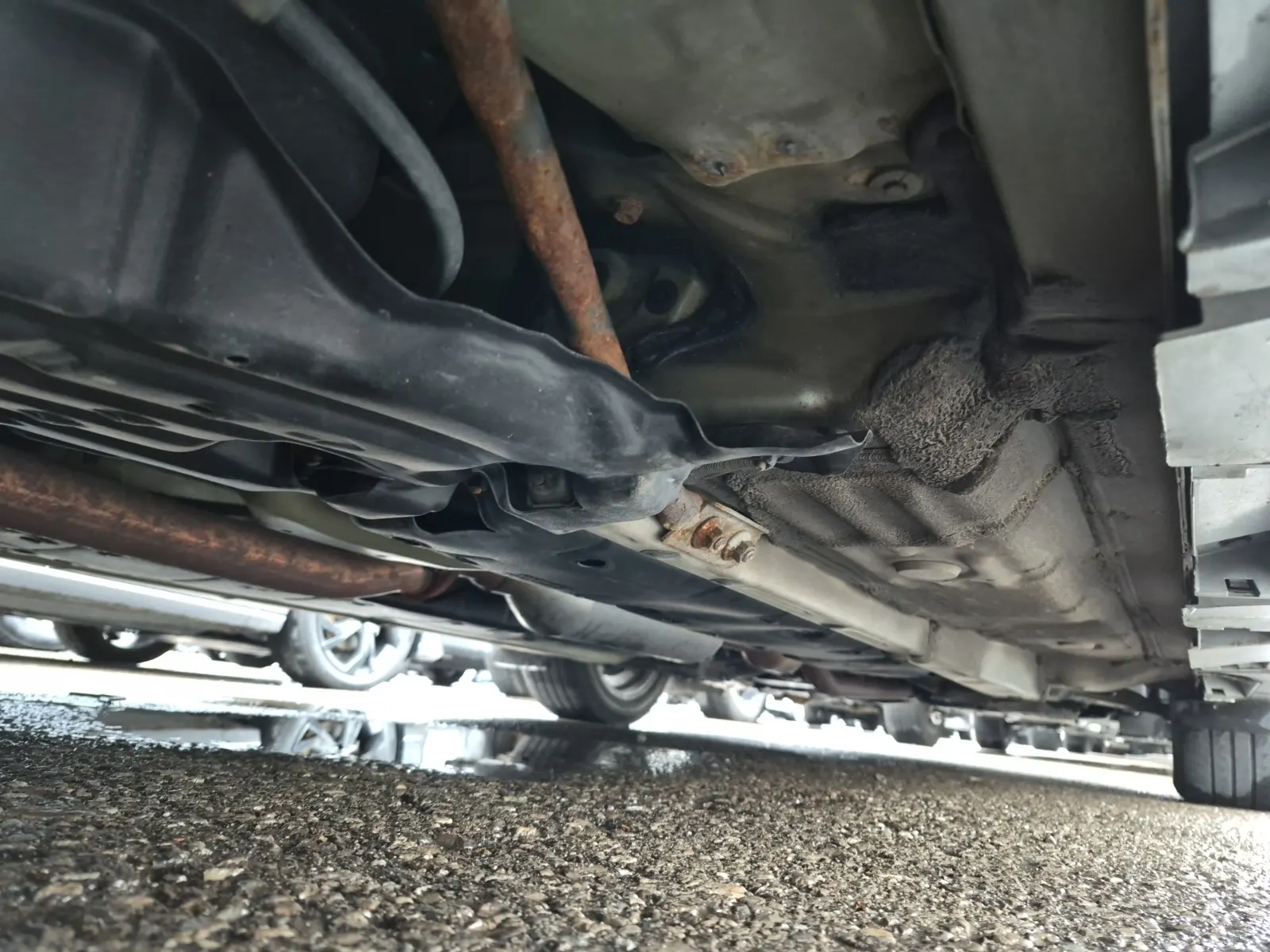 Undercarriage - Passenger Photo