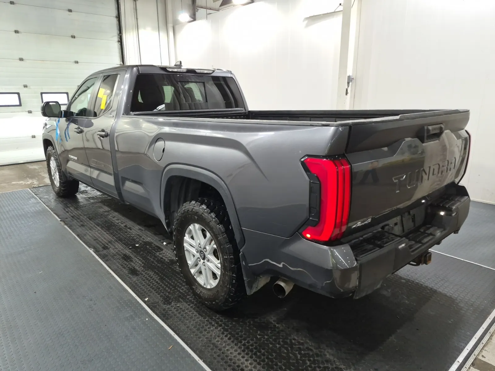 Driver Rear 3/4 Photo