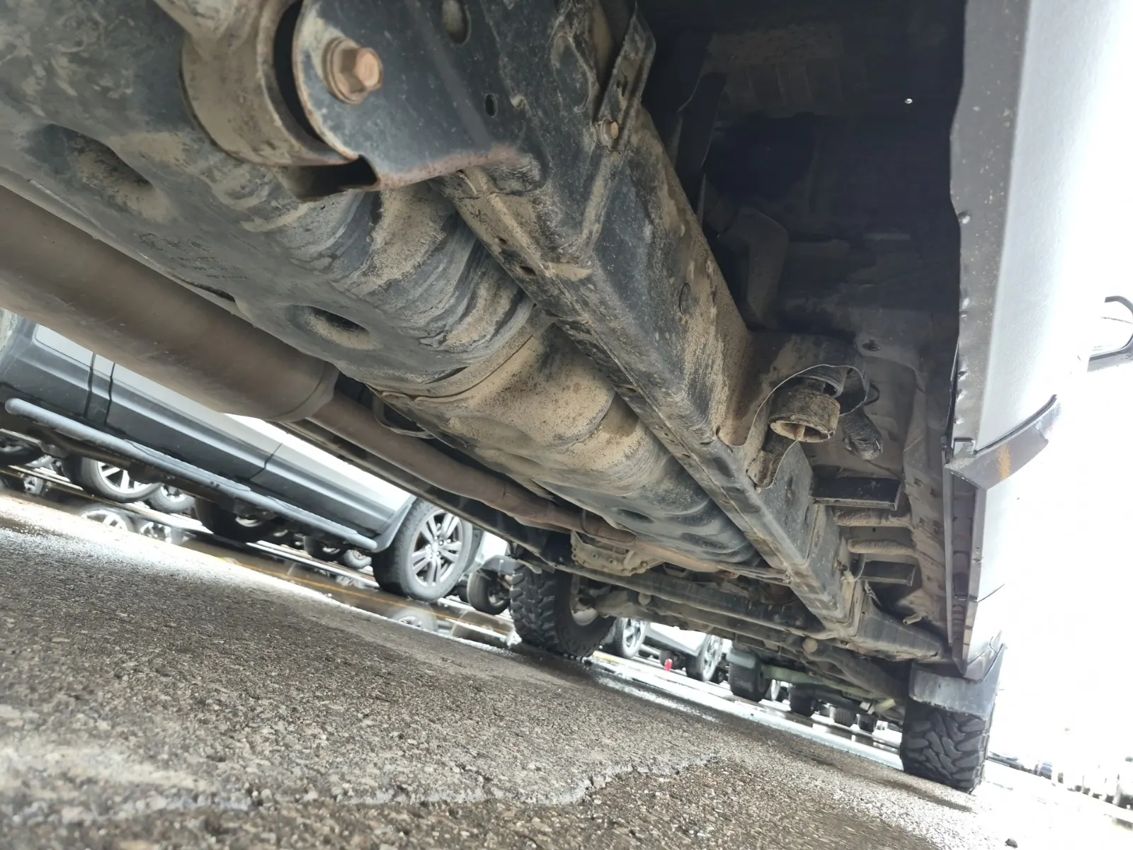 Undercarriage - Passenger Photo