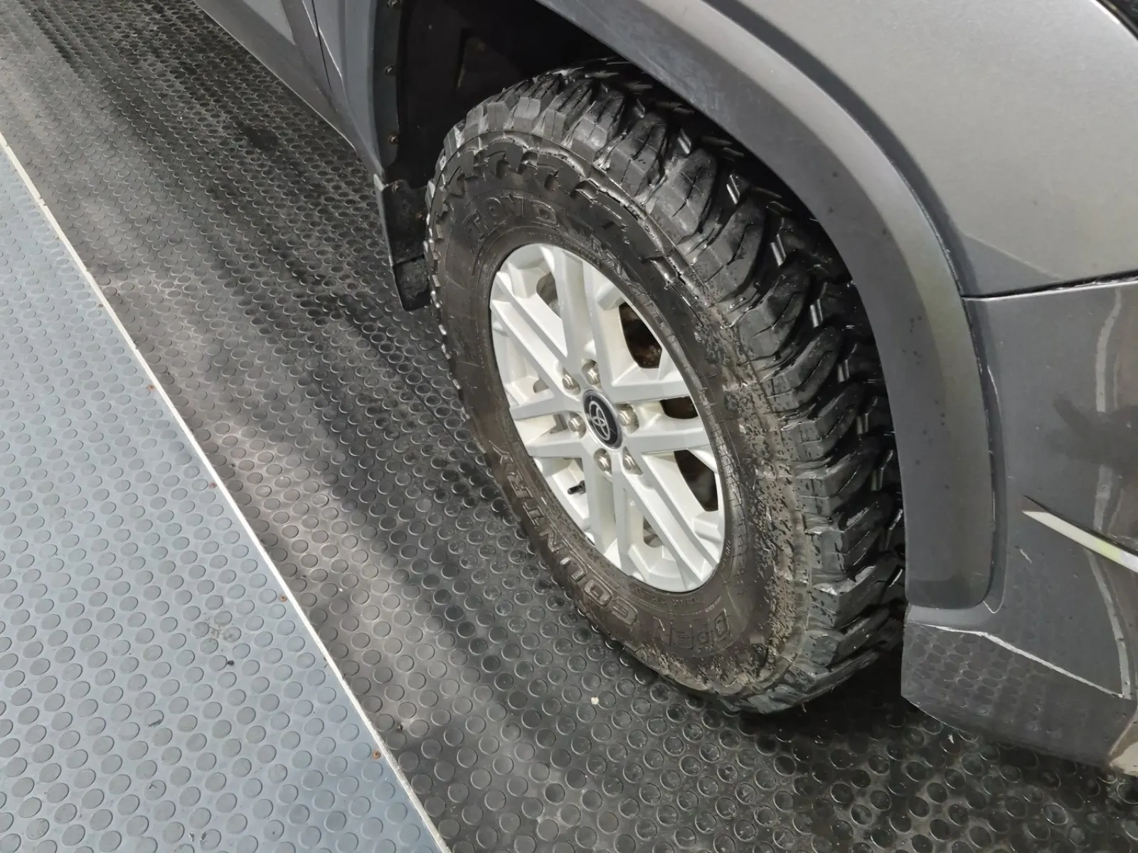 Right Front Wheel/Tire Photo