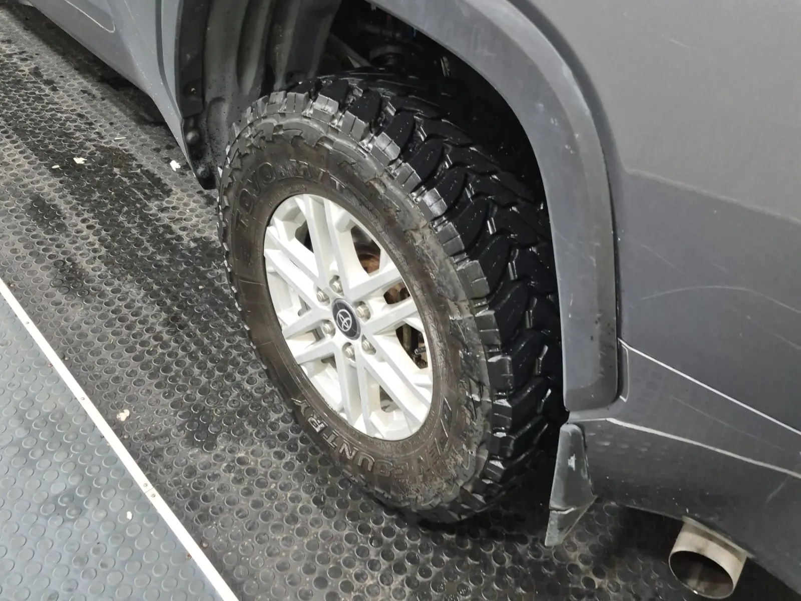 Left Rear Wheel/Tire Photo