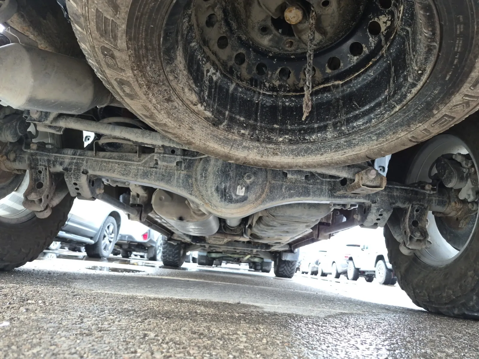 Undercarriage - Rear Photo