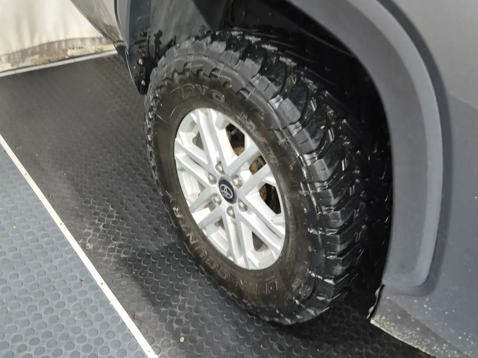 Right Rear Wheel/Tire Photo