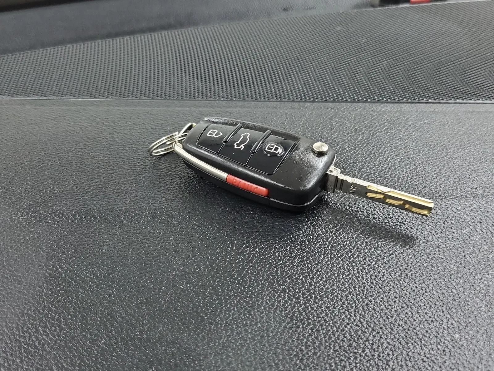 Keys/Fobs/Manual Photo