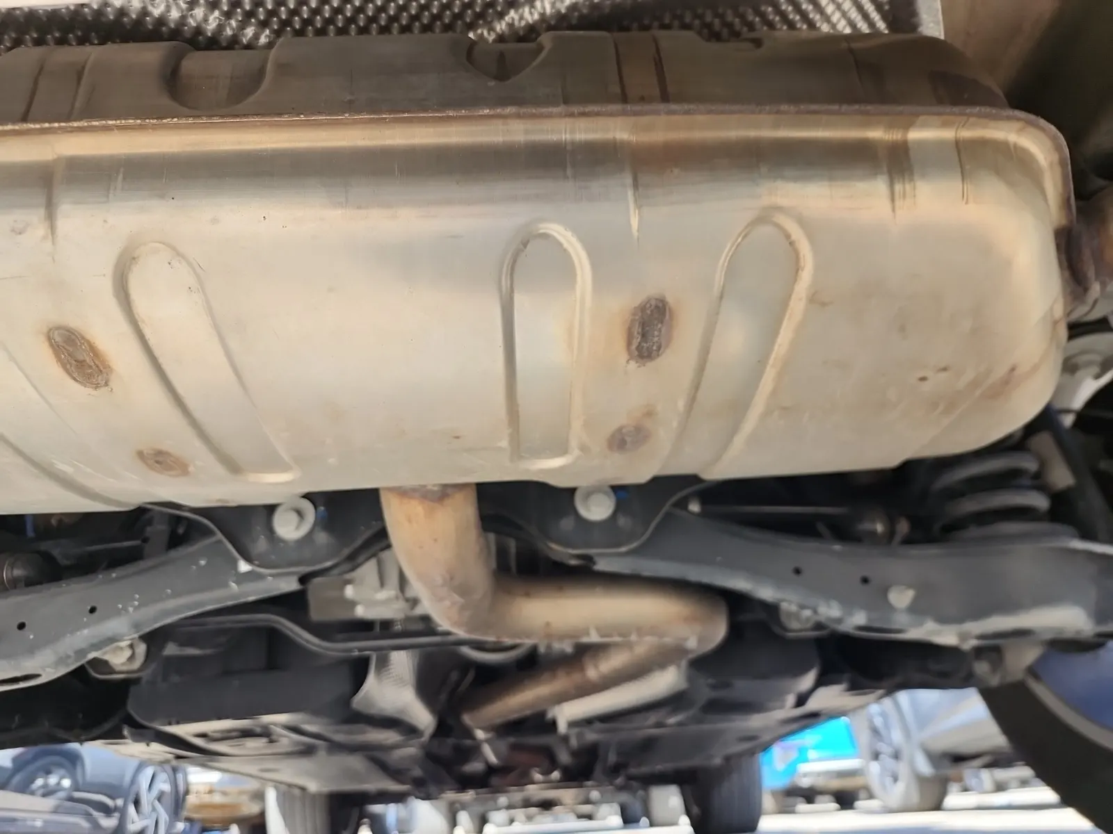 Undercarriage - Rear Photo