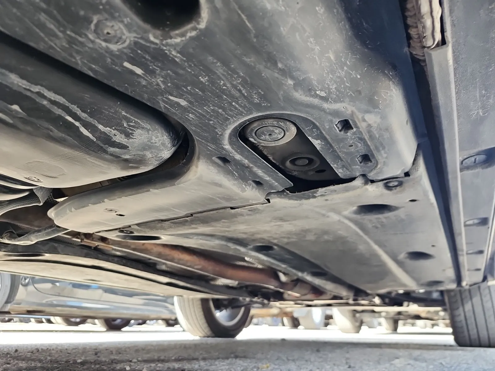 Undercarriage - Passenger Photo