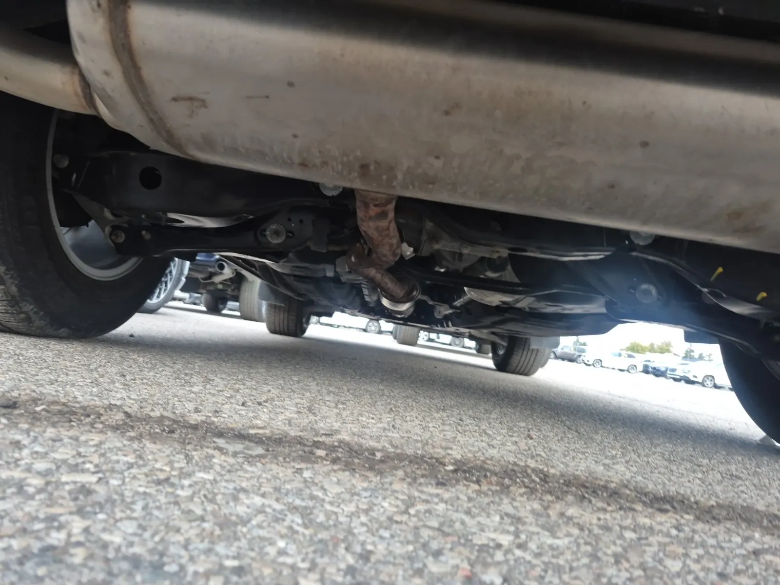 Undercarriage - Rear Photo