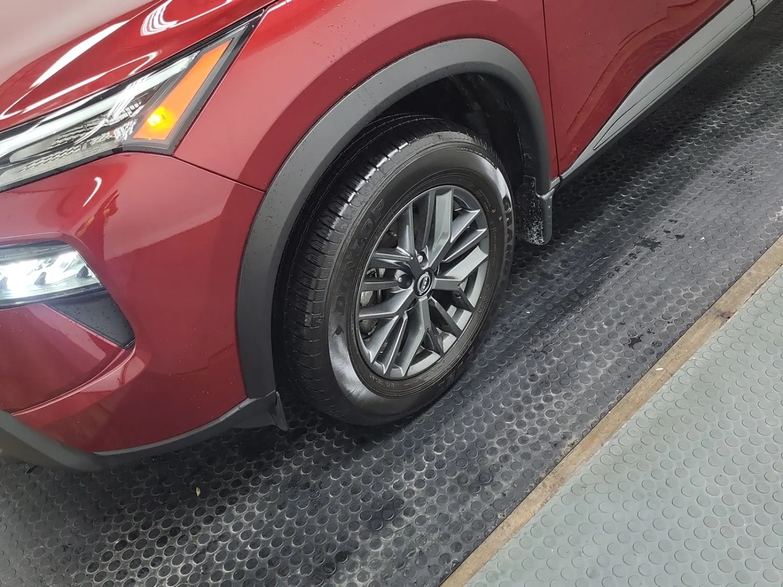 Front driver wheel/tire photo