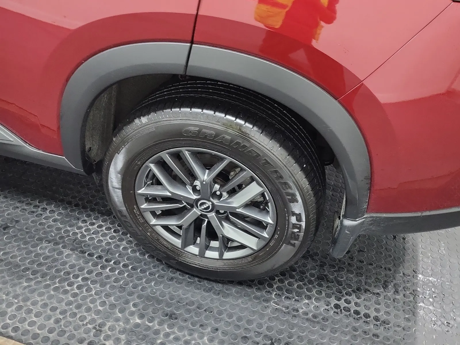 Left Rear Wheel/Tire Photo