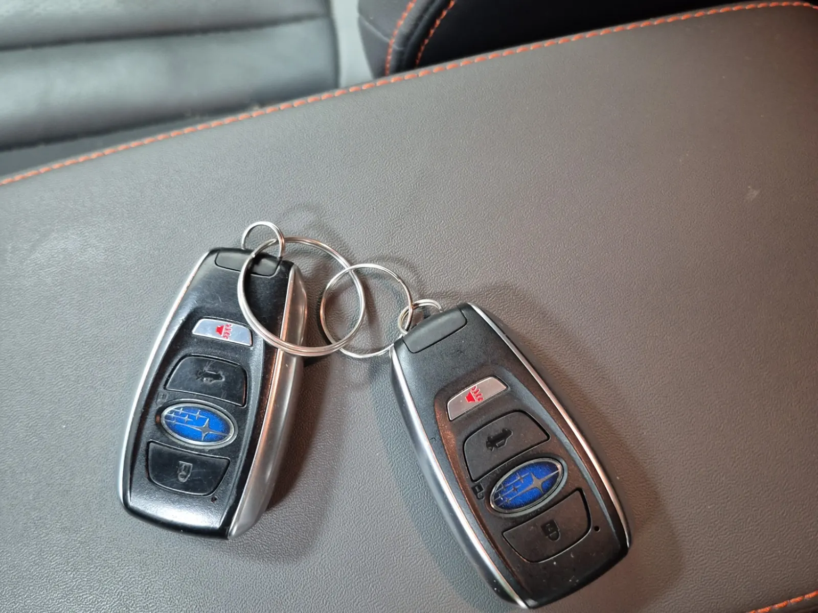 Keys/Fobs/Manual Photo