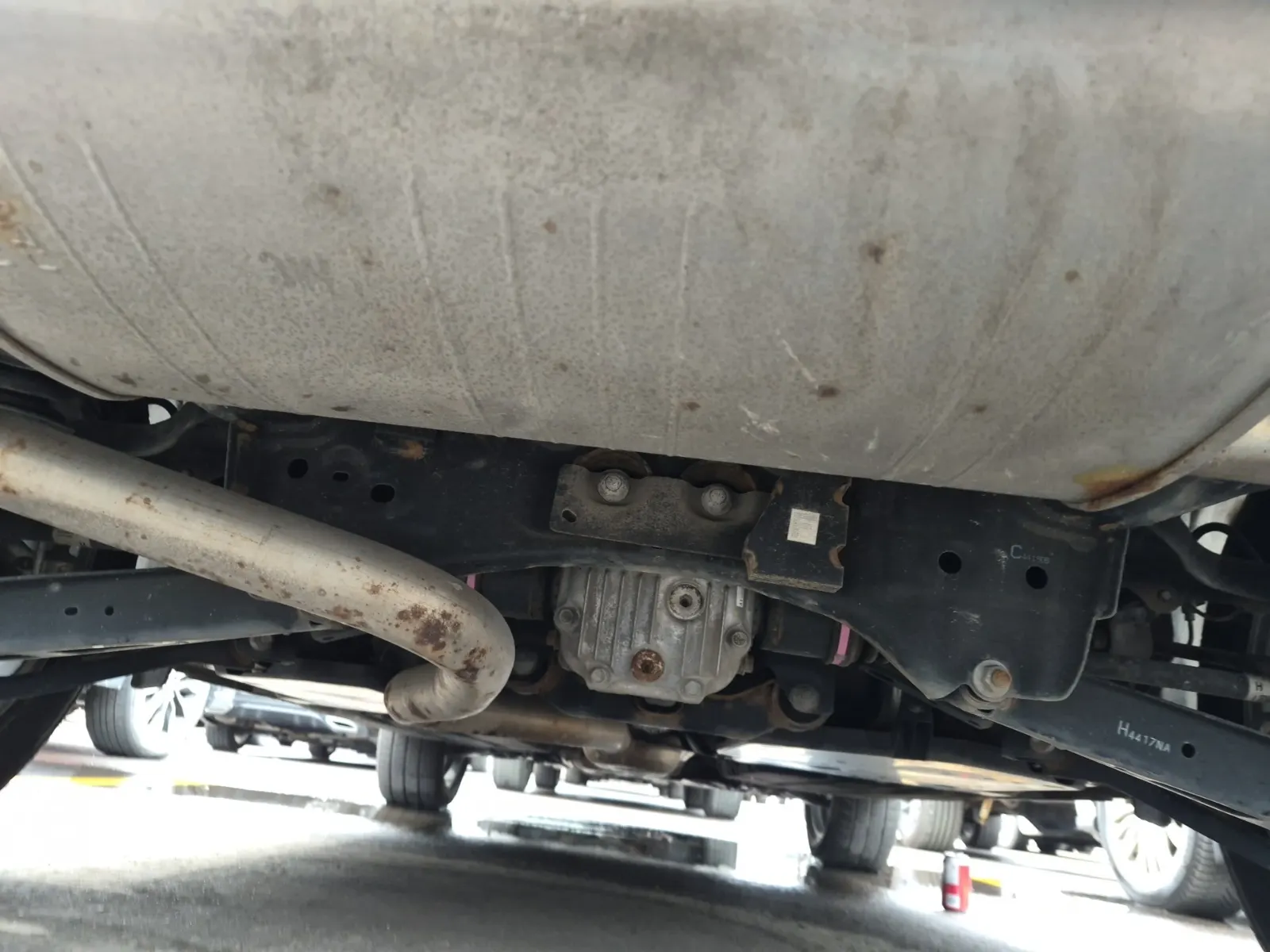 Undercarriage - Rear Photo