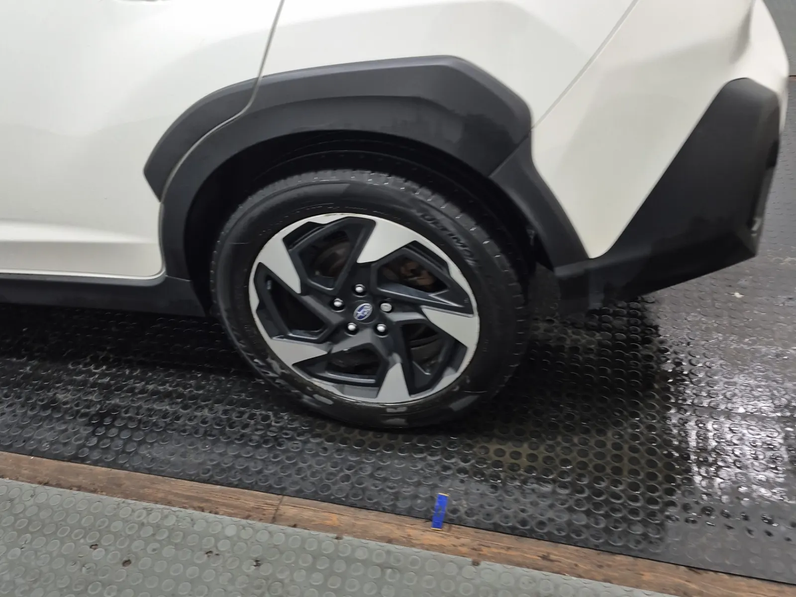 Left Rear Wheel/Tire Photo