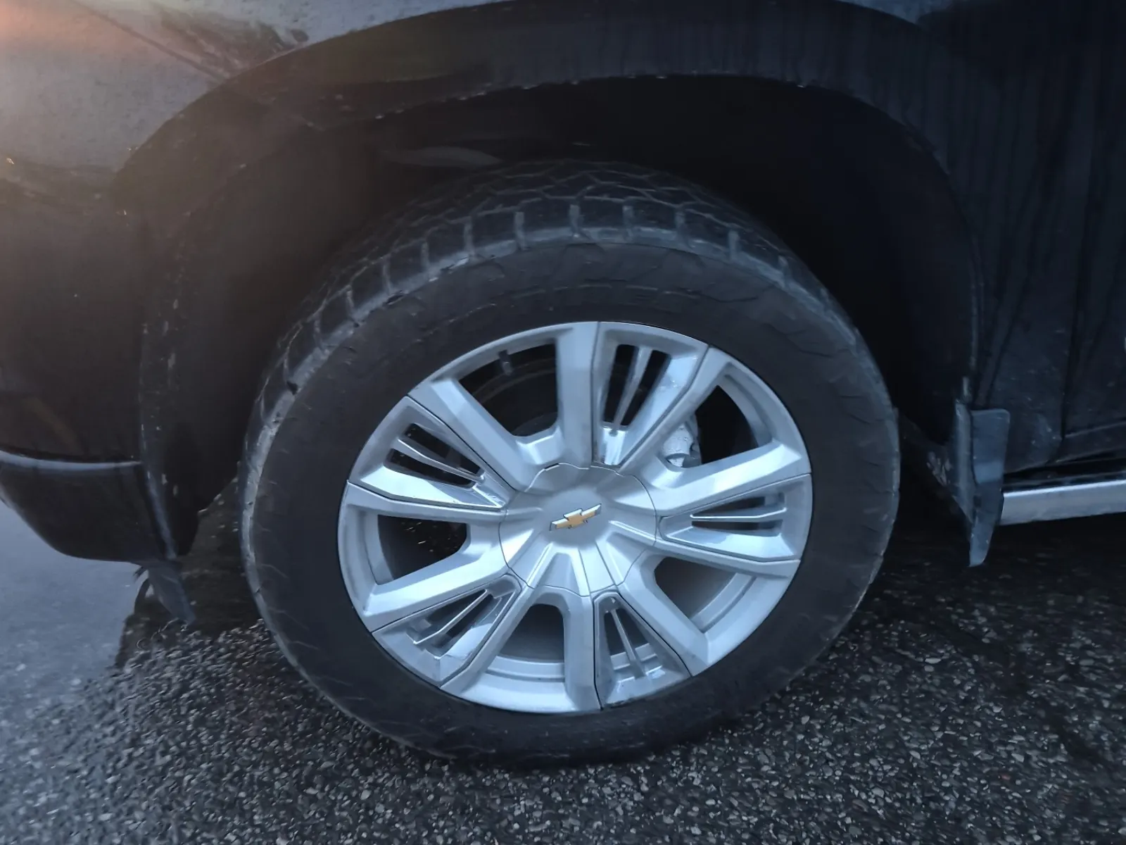 Front driver wheel/tire photo