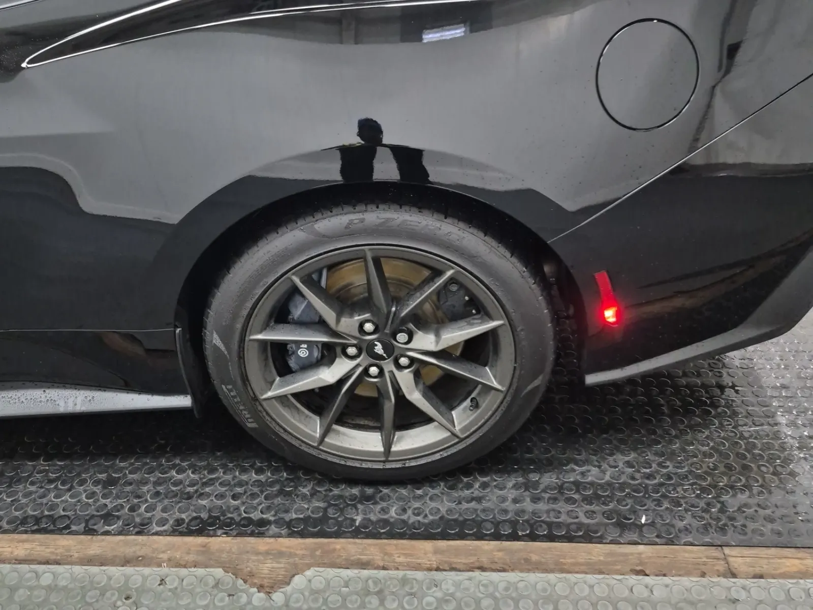 Left Rear Wheel/Tire Photo